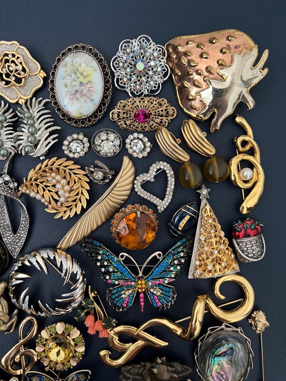 Vintage to modern Bundle Brooches and Earrings lot, Set - Picture 5 of 6